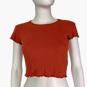 LIZ & SARA Ruffled Hem Short-sleeve Ribbed Crop Top (Burnt Red/Brown | Size M)